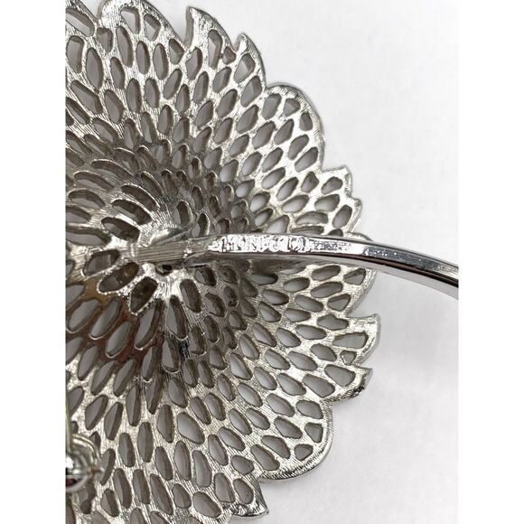 MONET Brooch Filigree Flower SilverTone Pin Vintage Estate - Picture 5 of 5